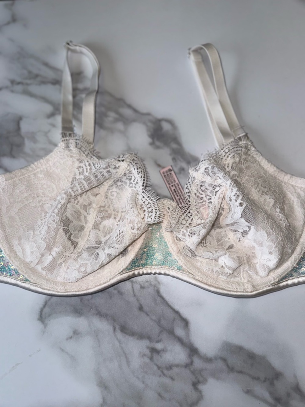 Victoria's Secret (34DD) White Lace Dream Angels Push Up Bra W/ Metallic Sequins